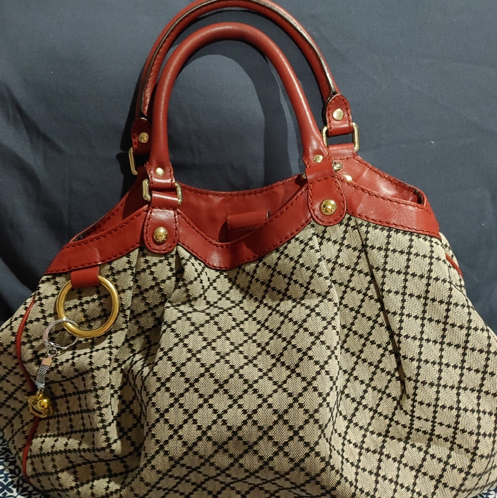 Gucci sukey handbag